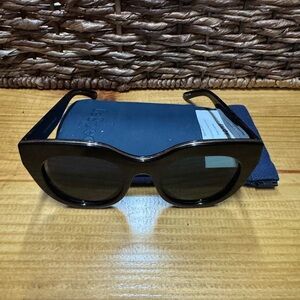 Classic Oversized Round Sunglasses in Black